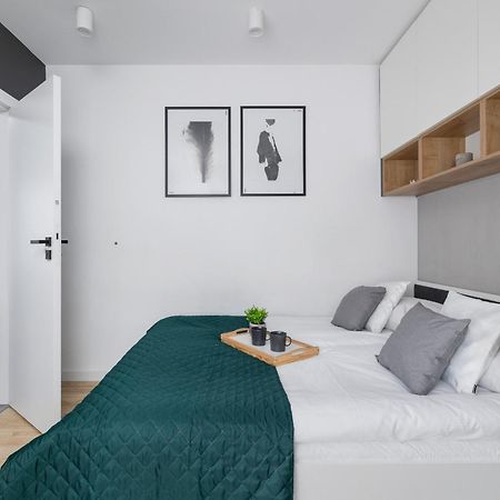 Elegant Apartment In Cracow With Balcony, Parking And Desk By Noclegi Renters Cracóvia Exterior foto