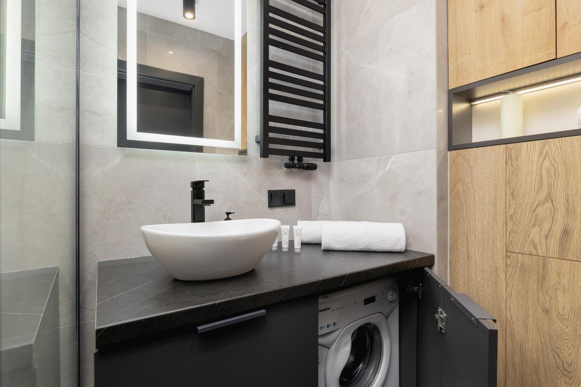 Elegant Apartment In Cracow With Balcony, Parking And Desk By Noclegi Renters Cracóvia Exterior foto